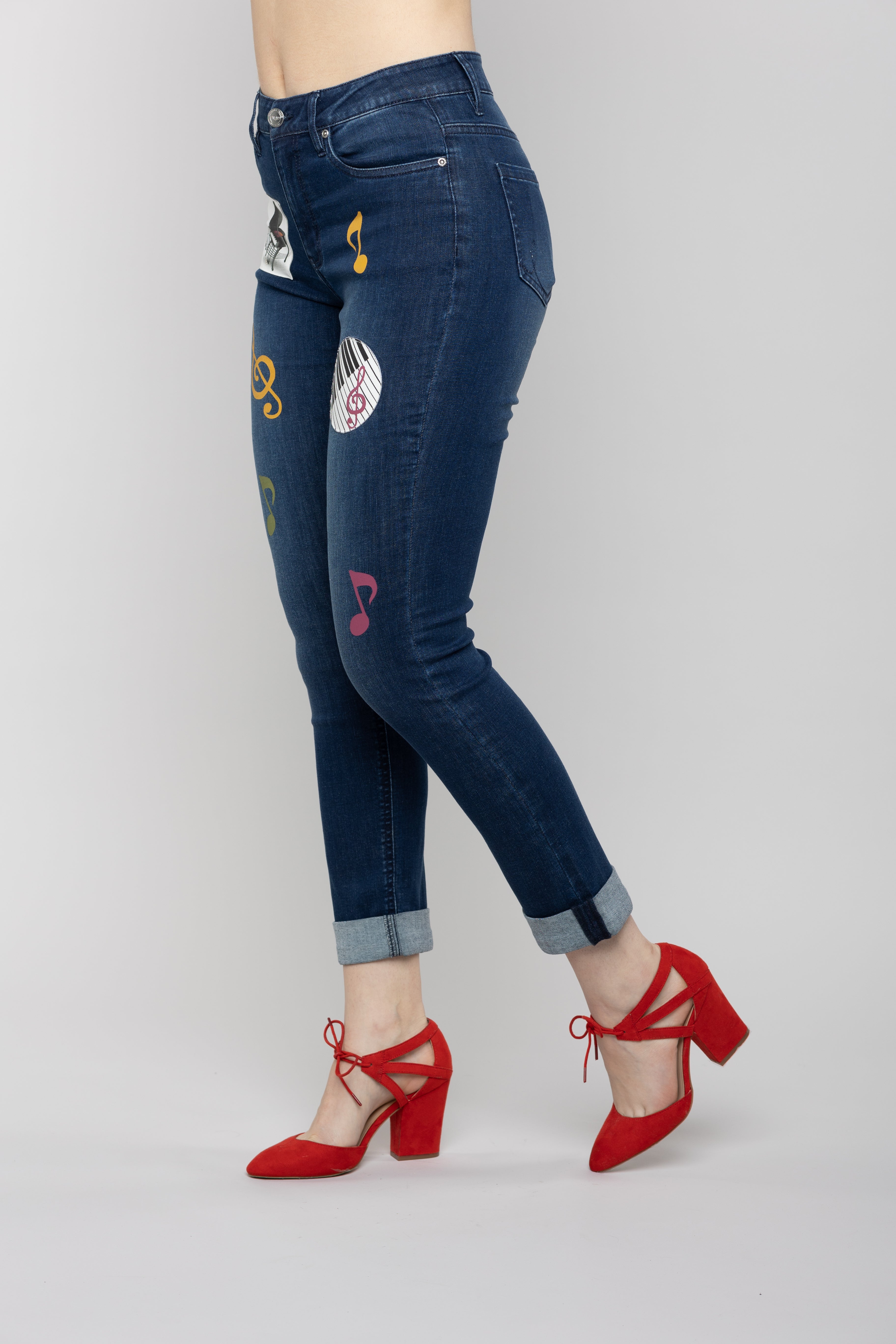 Angela Fit Slim Boyfriend with Musical Print and Patch in Blue
